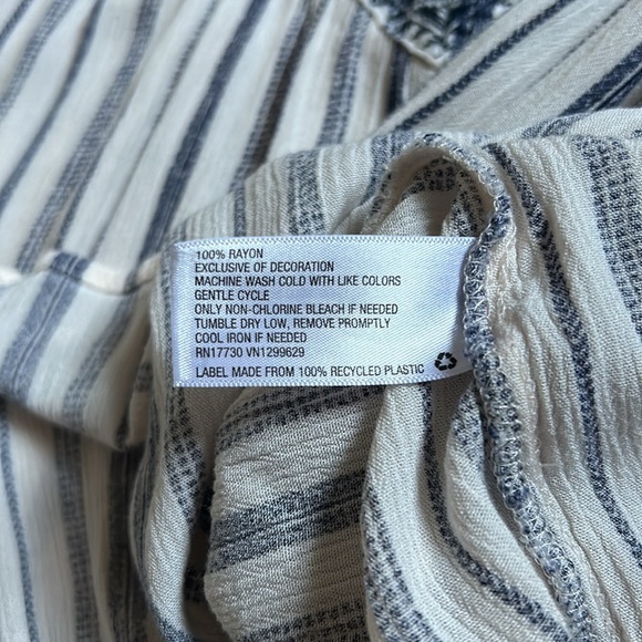 Knox Rose Embroidered Top - Picture 8 of 8